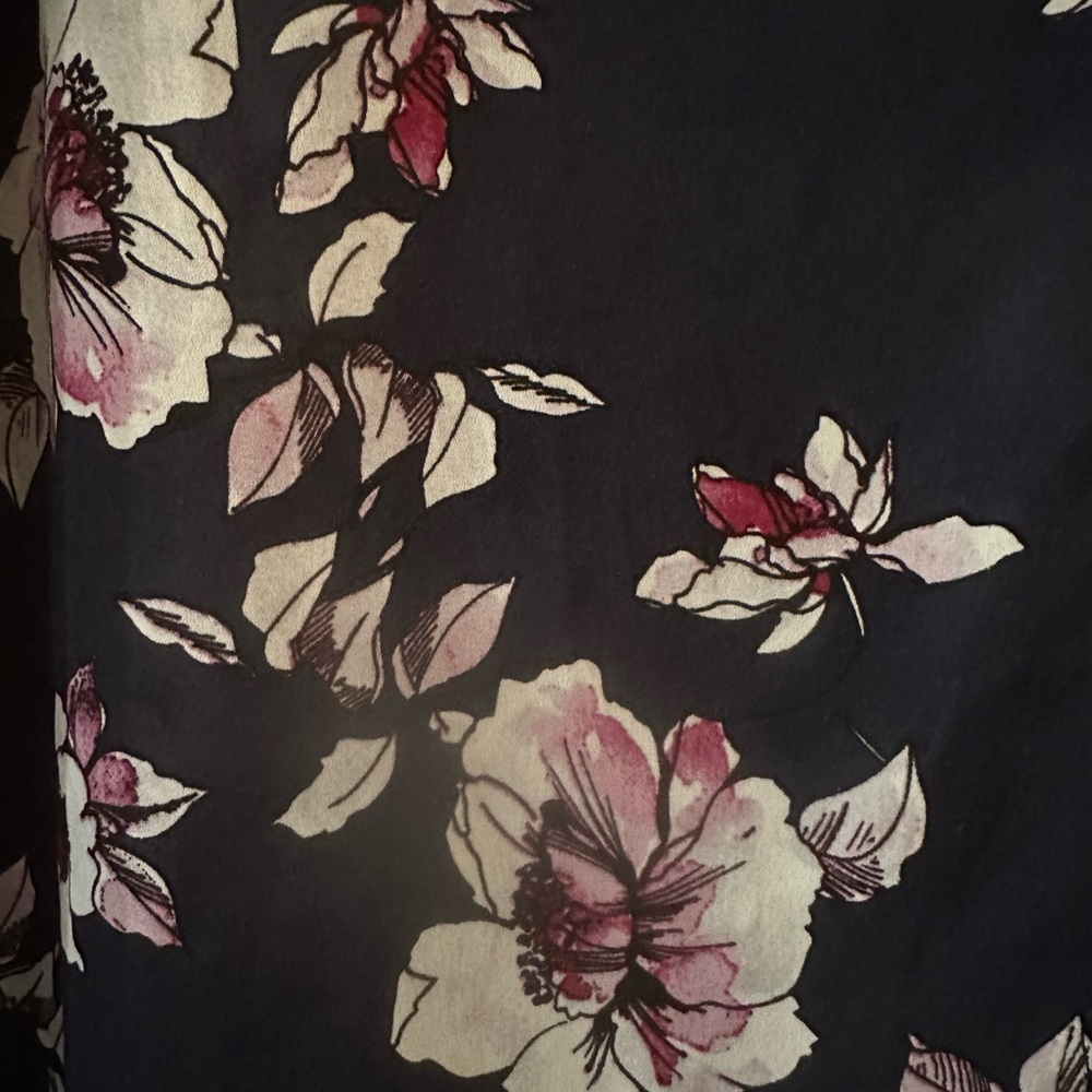Torrid Georgette Floral Print Pleated Back Short Sleeve Blouse. Size 2x. - Picture 5 of 16